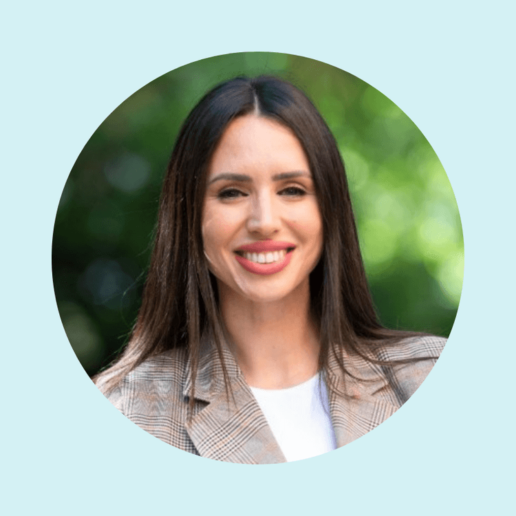 Estilo Mar Dominguez Seda - Fondo Natural Desenfocado